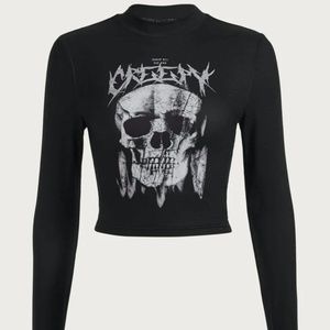 Skull Print Mock Neck Crop.